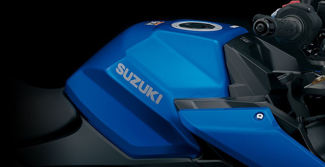 2024-03-26-18-14-02-suzuki-gsx-s1000-TANQUE